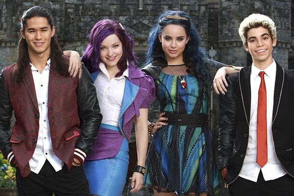 Sofia Carson premier film: Austin & Ally