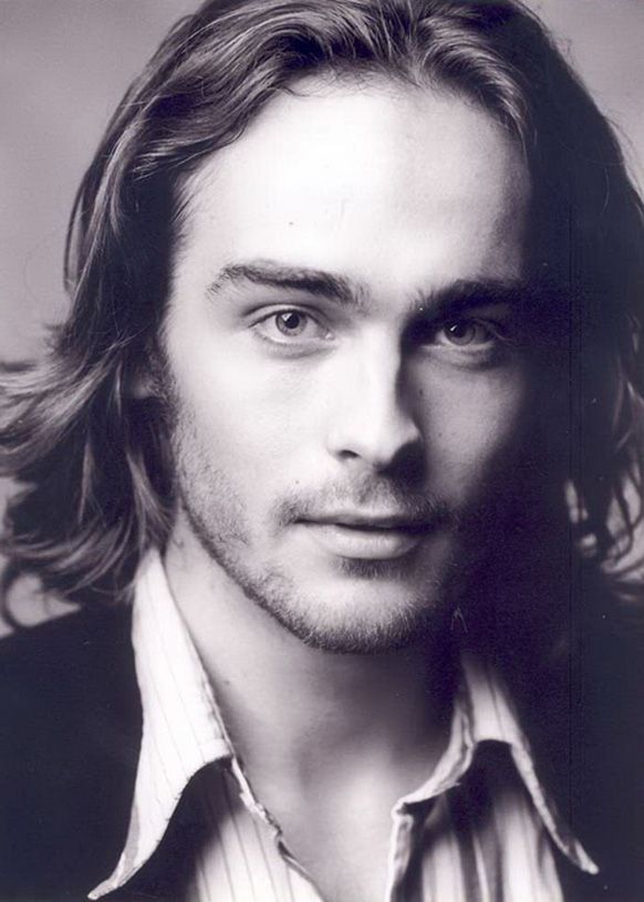 Tom Mison younger photo one at pinterest.com