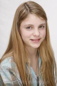Cloe Mackie - the beautiful, cute, actress with British roots in 2023