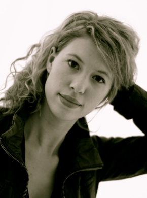 Maud Dolsma - the beautiful, sexy, actress with Dutch roots in 2023