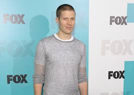 Zach Gilford - o ator a celebridade legal, amiga, sociável, de origem , sueca, em 2023