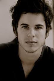 Shane Coffey - the cool, cute, actor with English roots in 2023