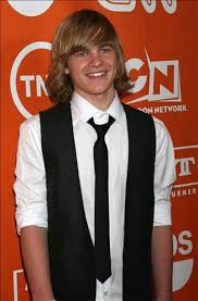 Graham Patrick Martin - the hot, cute, actor with English roots in 2023